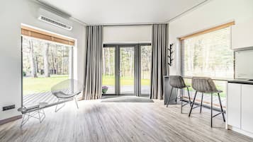 Cabin, 1 Bedroom, Smoking | Living area