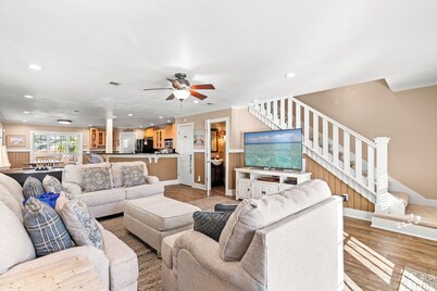 Just Beachy! 3BR Dog-Friendly Townhouse w/ Golf Cart, Steps to Beach!