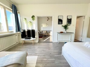 1 bedroom, desk, iron/ironing board, free WiFi - Top Floor Bright Helsinki City Apartment - High Ceilings, Wi-Fi & 24h Shop (Helsinki)