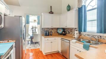 House (2 Bedrooms) | Interior