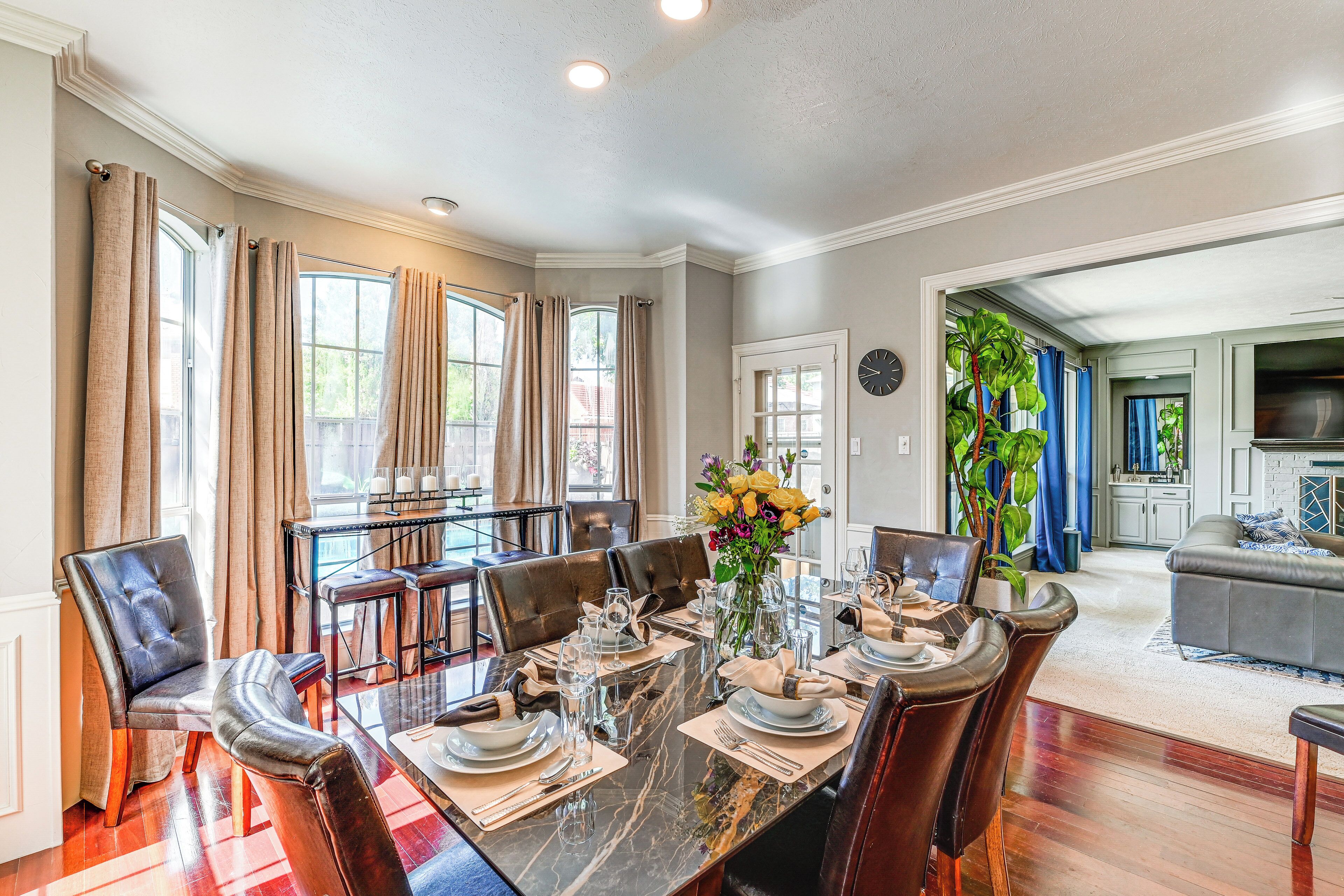 House (5 Bedrooms) | Interior