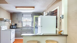 Unclassified image, 2 of 27, button - Walk to Beach: Cozy Port St Joe Getaway w/ Yard (Port St. Joe)