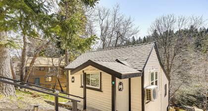 Tiny Home w/ Deck & Mtn Views in Lake Arrowhead!