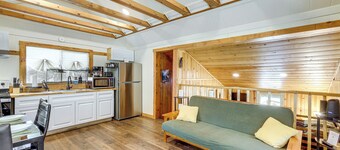 Tiny Home w/ Deck & Mtn Views in Lake Arrowhead!