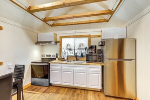 Apartment (0 Bedroom) | Interior - Tiny Home w/ Deck & Mtn Views in Lake Arrowhead! (Lake Arrowhead)