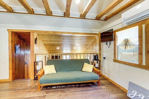 Tiny Home w/ Deck & Mtn Views in Lake Arrowhead!