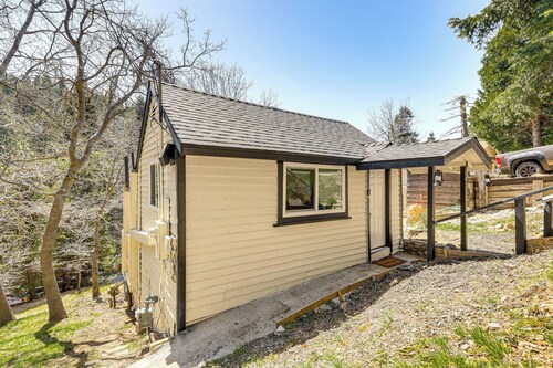 Tiny Home w/ Deck & Mtn Views in Lake Arrowhead!