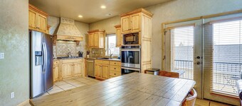 Hot Tub & Mtn-view Deck: Townhome in Eden