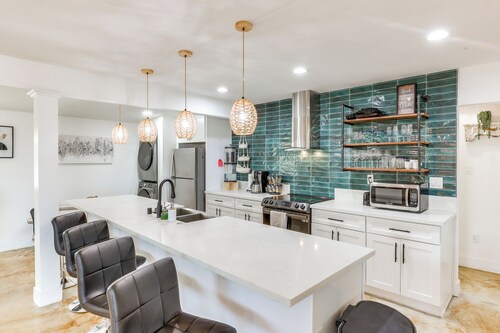 Hiker's Paradise: Twentynine Palms Home w/ Deck!