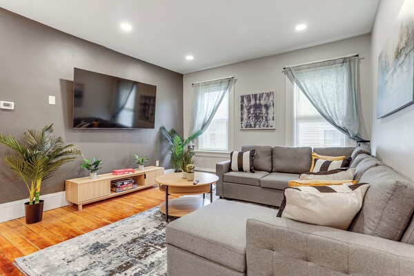 1 Mi To Dtwn: Pet-friendly Providence Apt W/ Yard - Warwick, RI