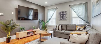 1 Mi to Dtwn: Pet-friendly Providence Apt w/ Yard