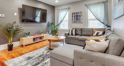 1 Mi to Dtwn: Pet-friendly Providence Apt w/ Yard
