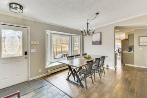 Interior - 9 Mi to Fairplay Beach: Mountain-view Getaway! (Fairplay)