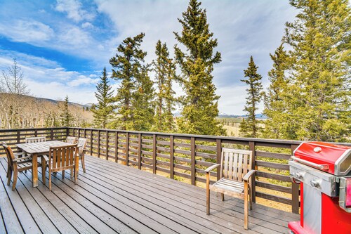 9 Mi to Fairplay Beach: Mountain-view Getaway!