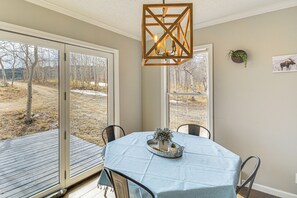 Interior - 9 Mi to Fairplay Beach: Mountain-view Getaway! (Fairplay)