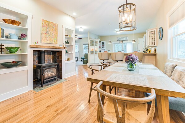 House (2 Bedrooms) | Dining