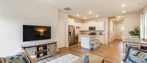 Apartment (3 Bedrooms) | Front of property