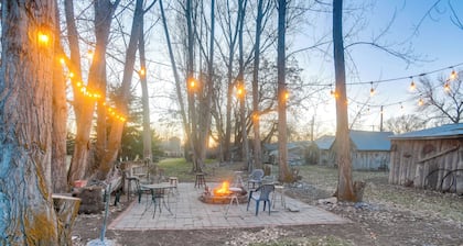 2 Mi to Snake River: Quaint Farmhouse w/ Patio!