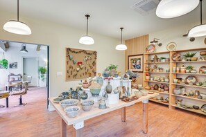 Apartment (1 Bedroom) | Interior - 8 Mi to Lake Michigan: Creative Retreat w/ Deck! (La Porte)