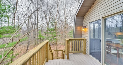 8 Mi to Lake Michigan: Creative Retreat w/ Deck!