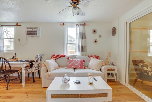 House (2 Bedrooms) | Interior