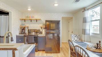 House (2 Bedrooms) | Interior