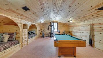 House (5 Bedrooms) | Interior