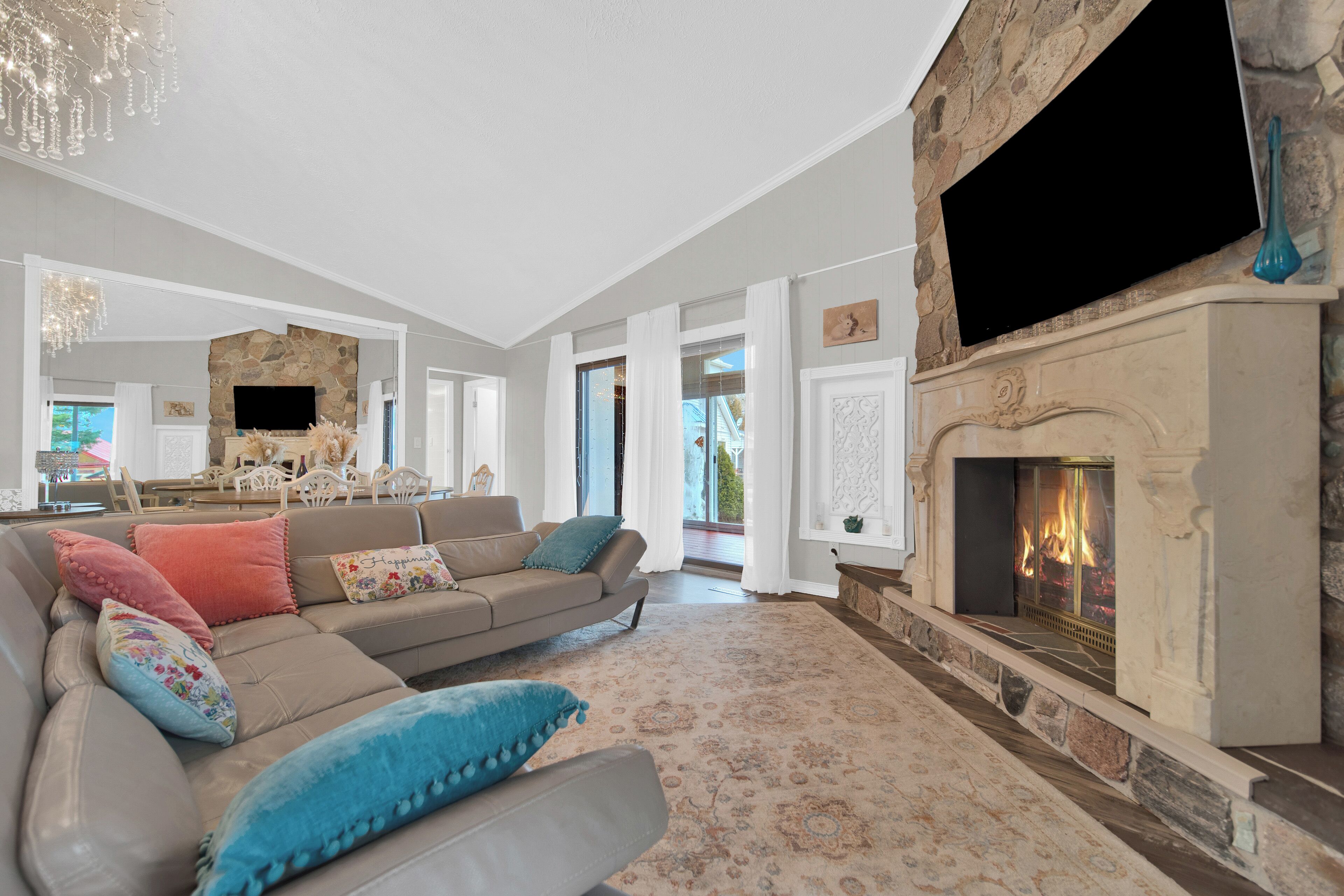 House (5 Bedrooms) | Interior