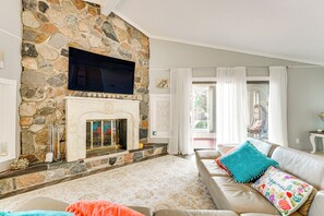 House (5 Bedrooms) | Interior