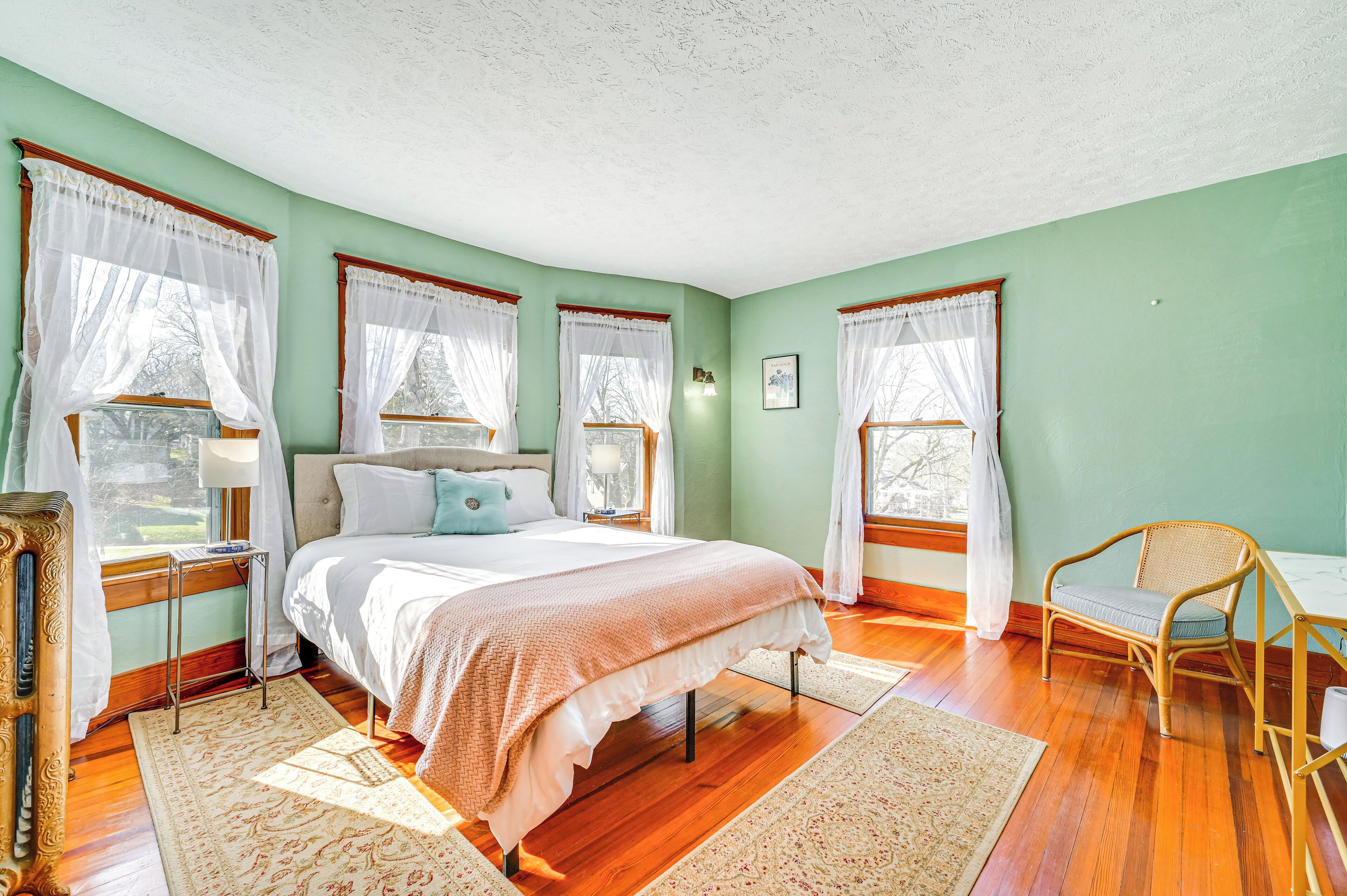 House (5 Bedrooms) | Interior