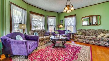 House (5 Bedrooms) | Interior