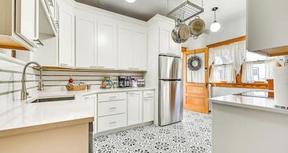 'chestnut Hill' Vintage Farmhouse w/ Deck & Yard