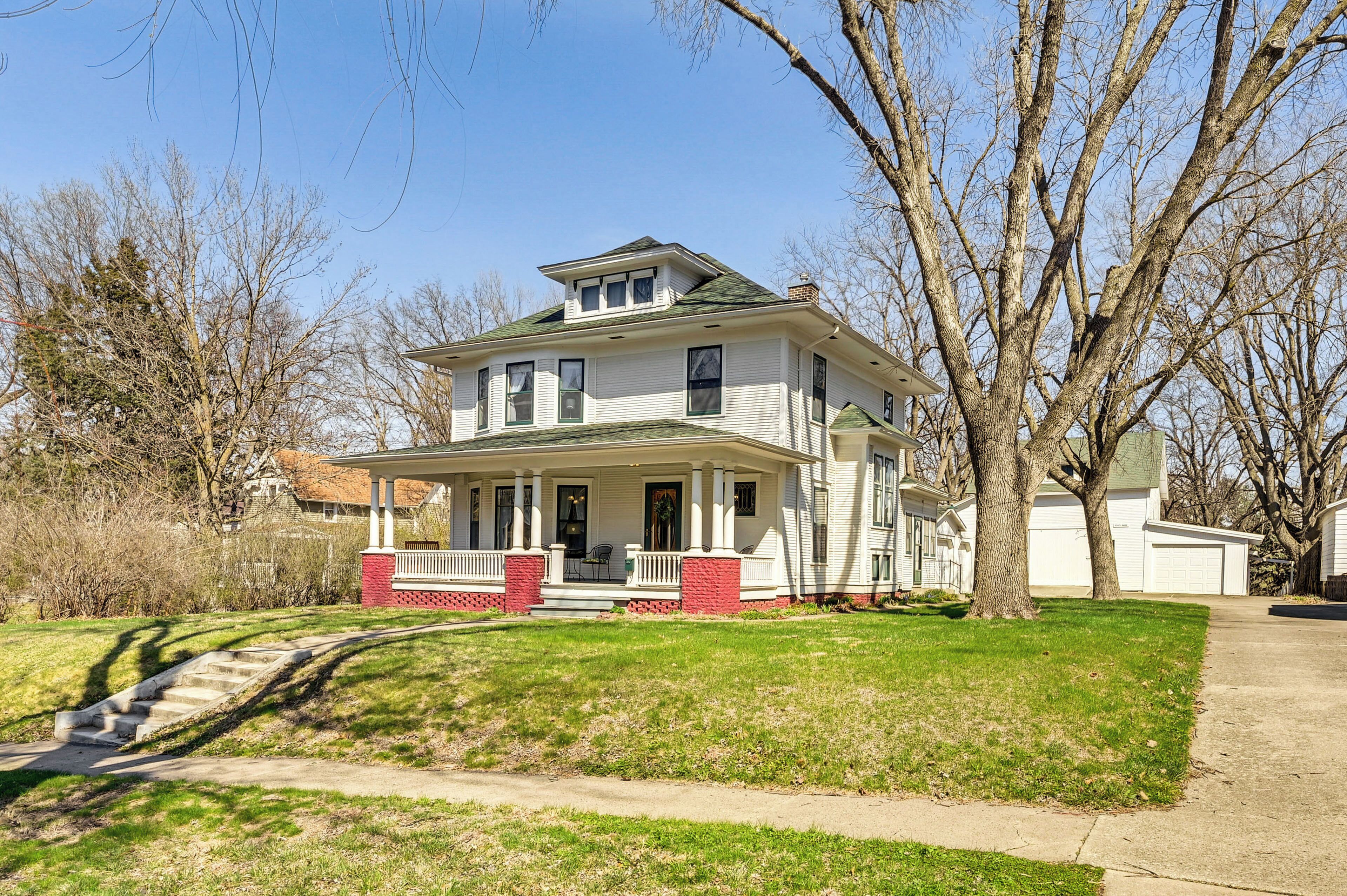 House (5 Bedrooms) | Interior