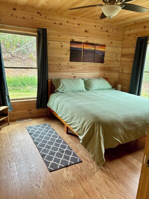 5 bedrooms, iron/ironing board, WiFi, bed sheets