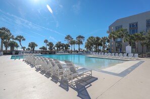 Pool - Beautifully Updated Hilton Head Villa with Direct Ocean Views (Hilton Head Island)