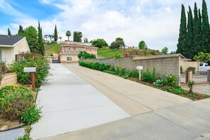 House | 1 bedroom, Internet - Relaxing Private Getaway With Bright Interiors (West Covina)