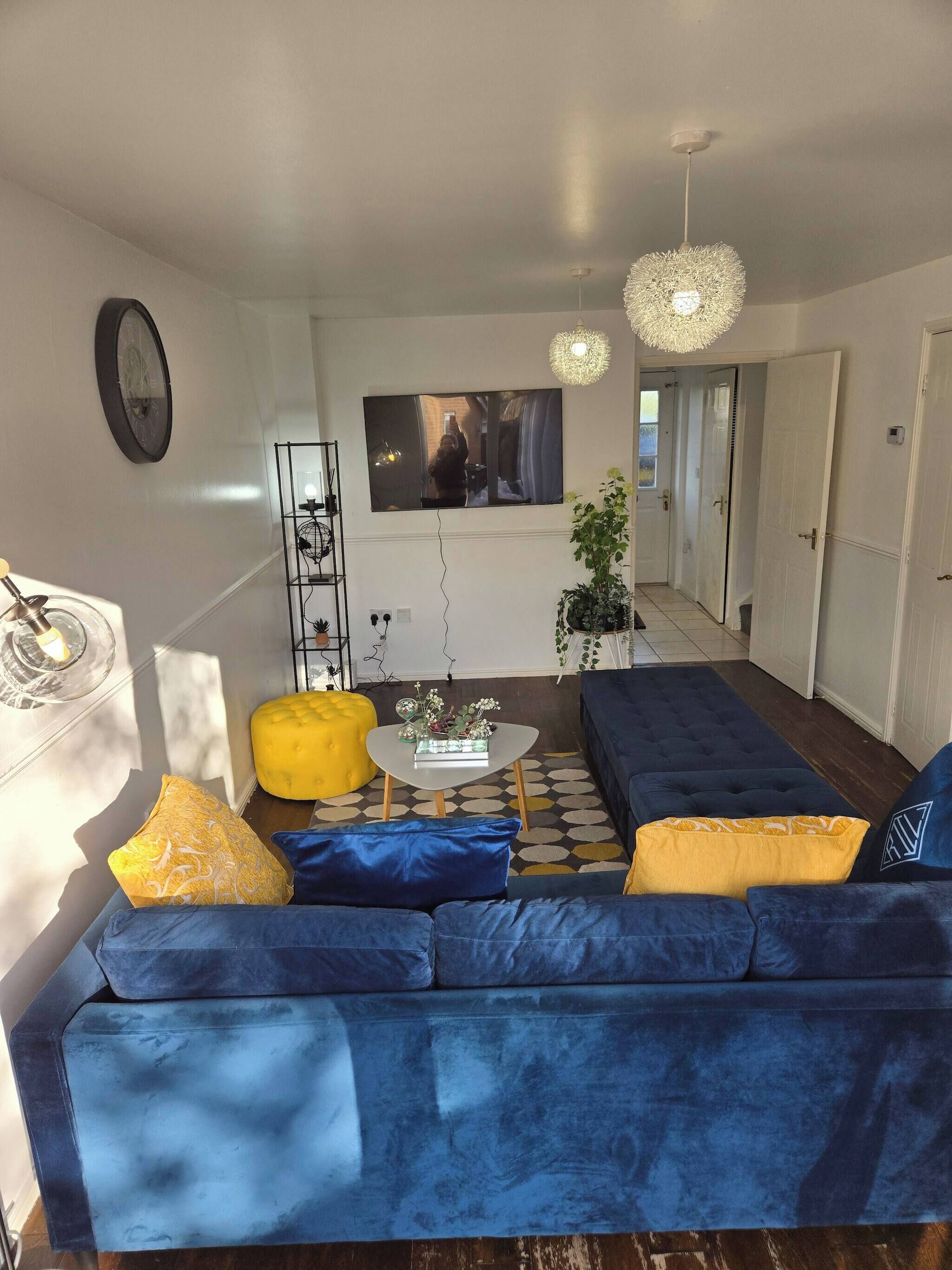 House, 2 Bedrooms | Living room