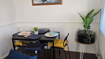 House, 2 Bedrooms | Dining room