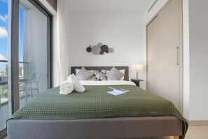 Luxury Apartment, Balcony | 2 bedrooms, iron/ironing board, free WiFi