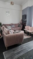 Apartment, 1 Bedroom, Fireplace, City View | Living room