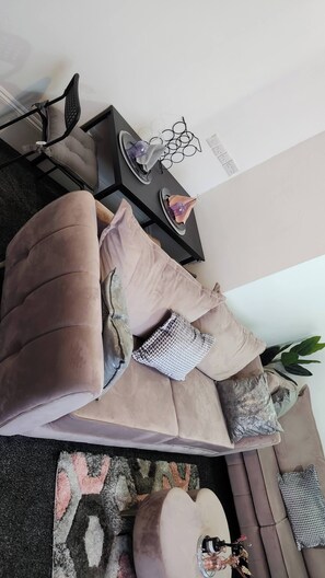 Apartment, 1 Bedroom, Fireplace, City View | Living area