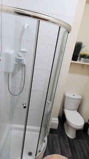 Apartment, 1 Bedroom, Fireplace, City View | Bathroom - Glamsflat Troccadero (Wolverhampton)