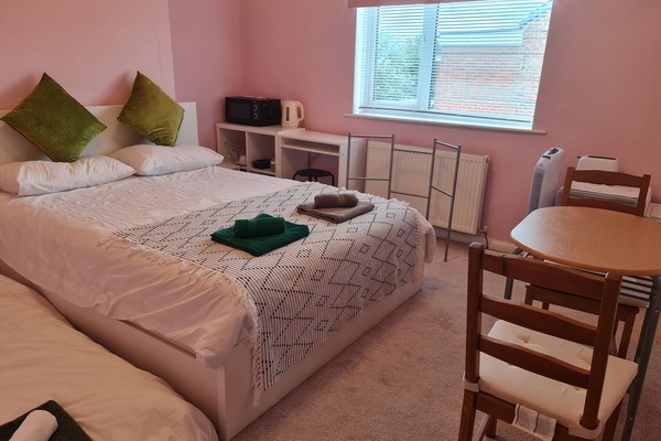 Deluxe-Doppel- oder -Zweibettzimmer, 1 Schlafzimmer, Hügelblick | Schreibtisch, laptopgeeigneter Arbeitsplatz, kostenloses WLAN