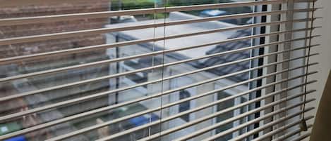 Habitación doble Confort, vista al patio | Escritorio, espacio para trabajar con laptop y wifi gratis