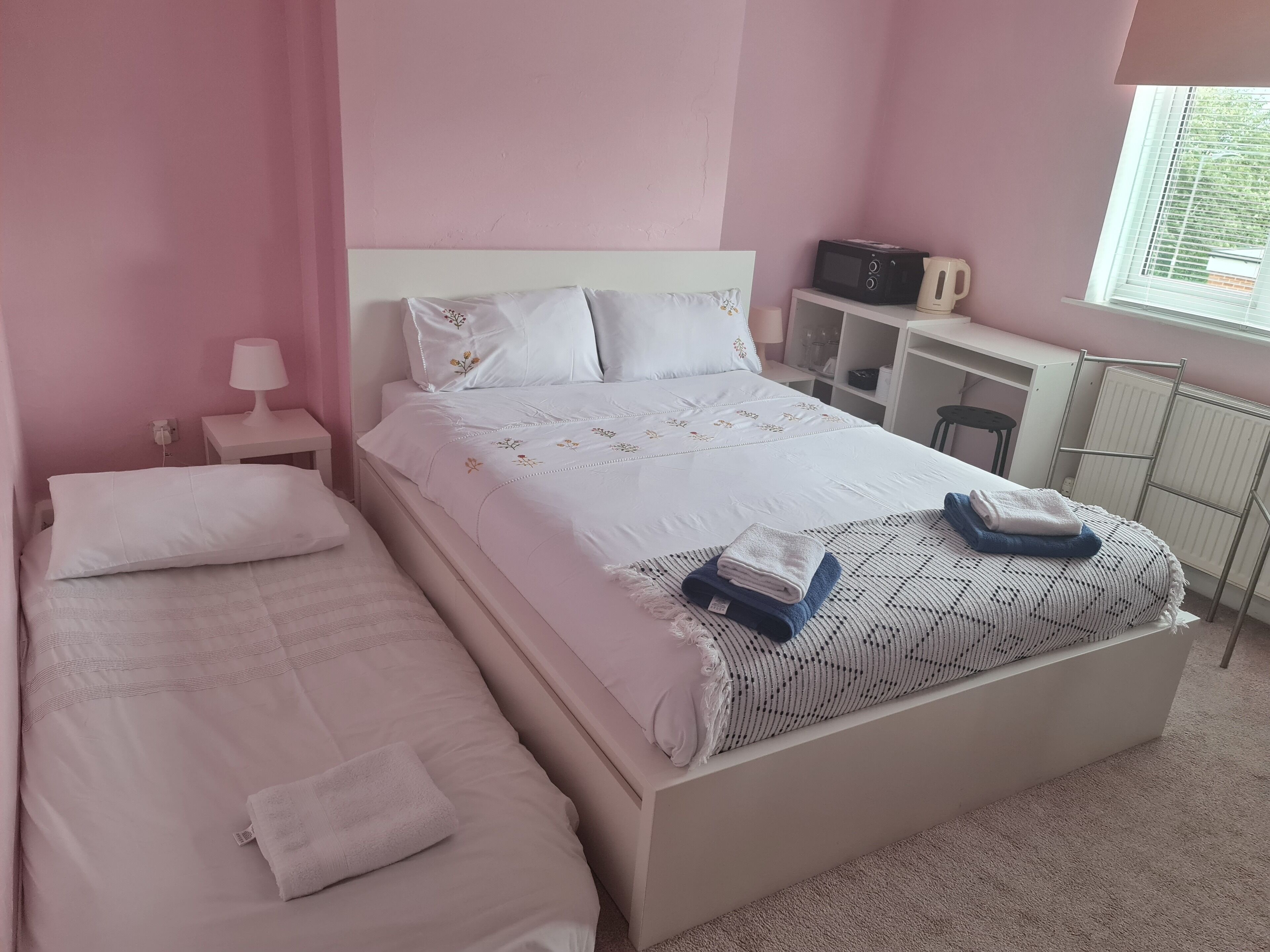 Deluxe Double or Twin Room, 1 Bedroom, Hill View | Desk, laptop workspace, free WiFi