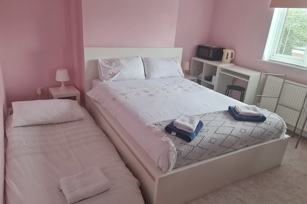 Deluxe Double or Twin Room, 1 Bedroom, Hill View | Desk, laptop workspace, free WiFi