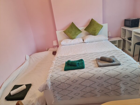 Deluxe Double or Twin Room, 1 Bedroom, Hill View