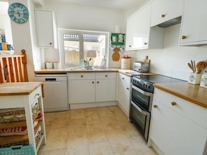 Dishwasher, cookware/dishes/utensils