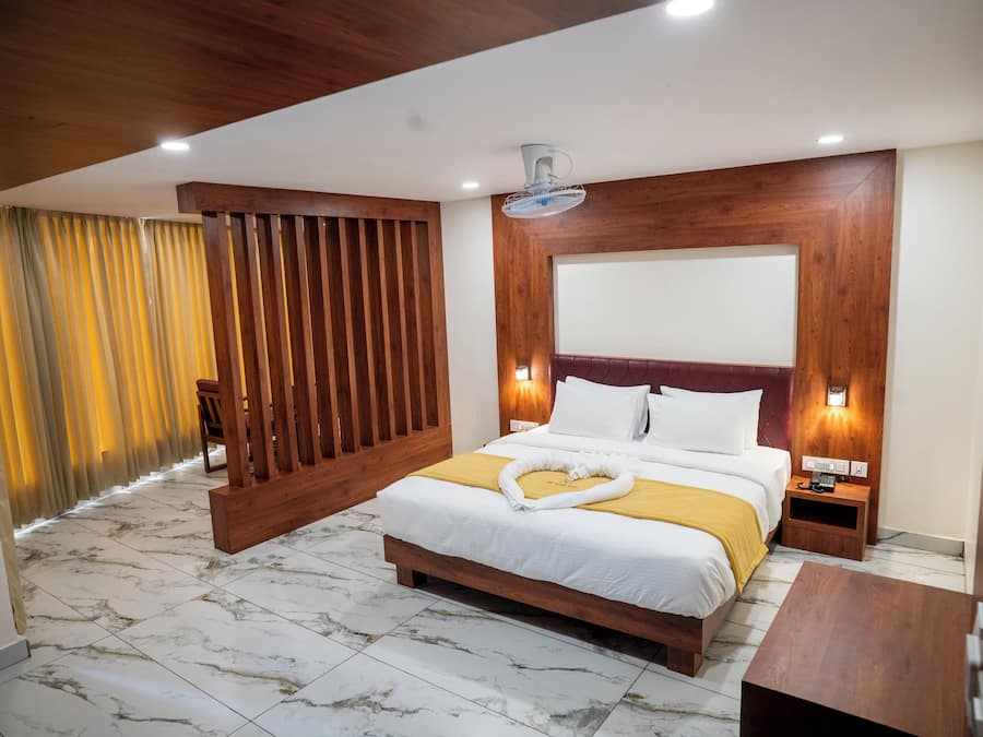 Individually furnished, desk, laptop workspace, free WiFi