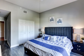 4 makuuhuonetta, silitysrauta/-lauta, ilmainen Wi-Fi, vuodevaatteet
